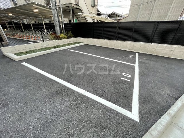28/30 駐車場