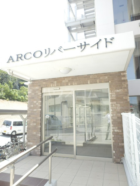 24/30 エントランス