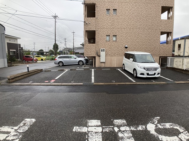23/30 駐車場