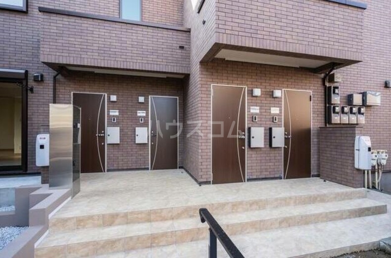 27/30 エントランス