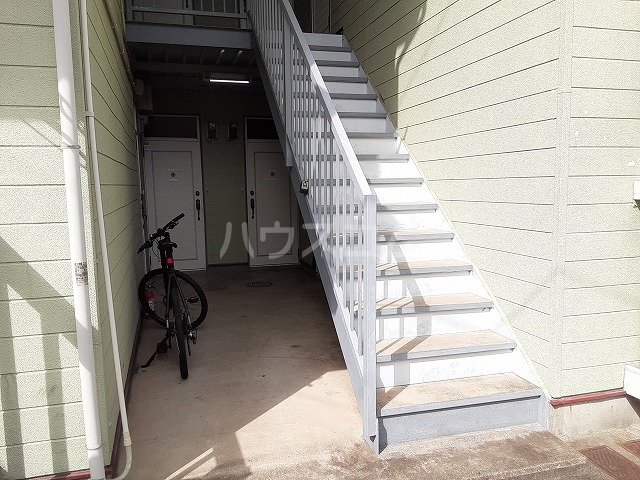 23/30 エントランス