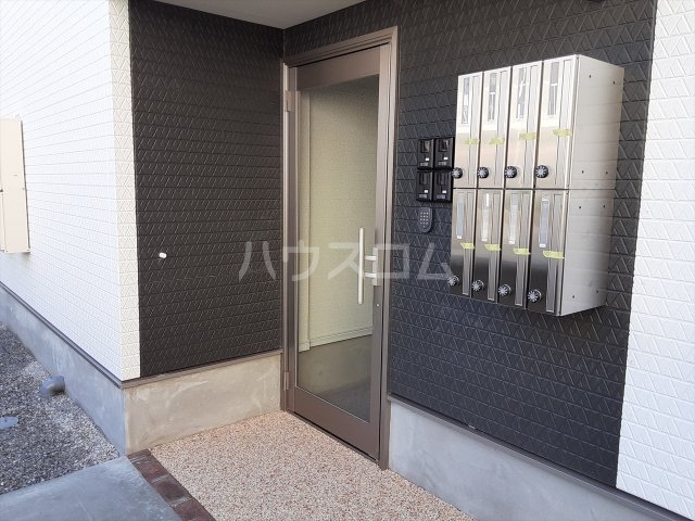 28/30 エントランス