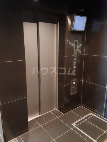 27/30 エントランス