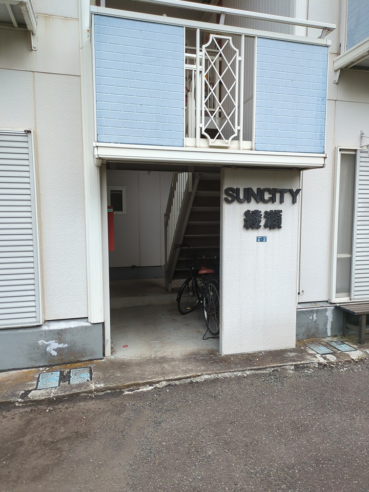 26/30 エントランス