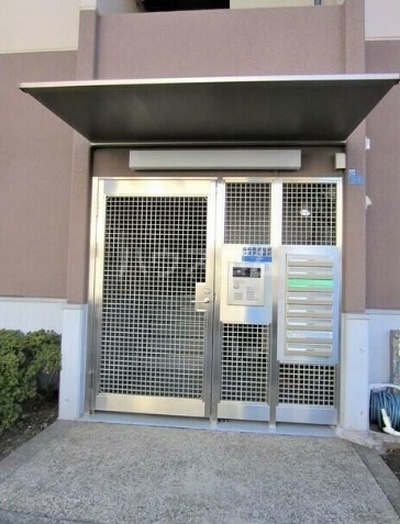 14/14 エントランス