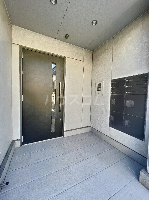 20/26 エントランス