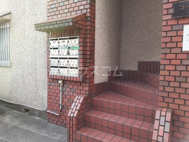 28/30 エントランス