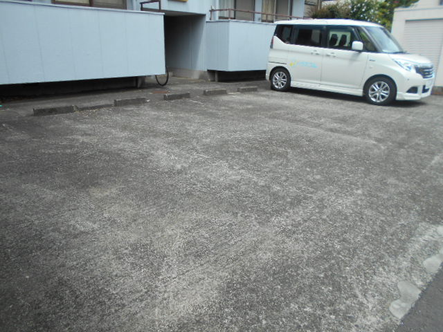 2/7 駐車場