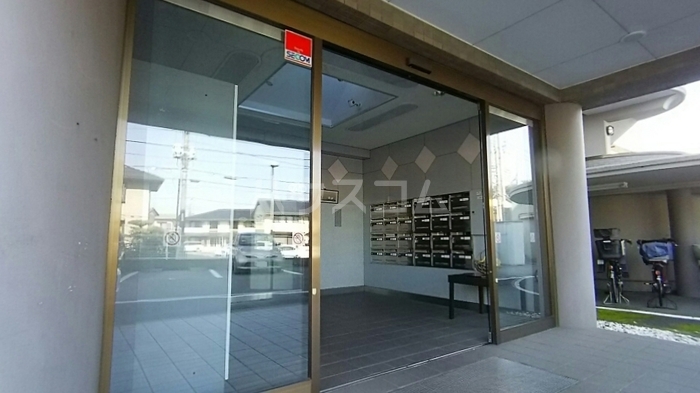 19/30 エントランス