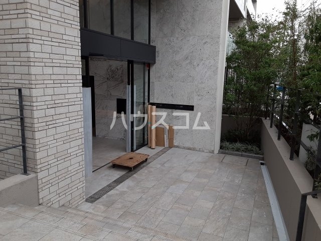 21/30 エントランス