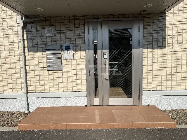 26/30 エントランス