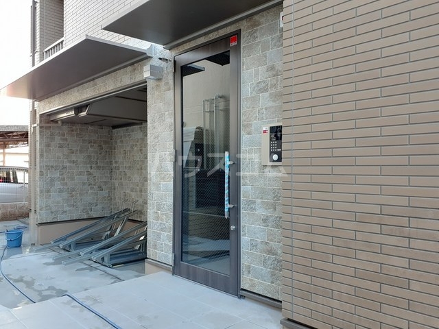 19/26 エントランス