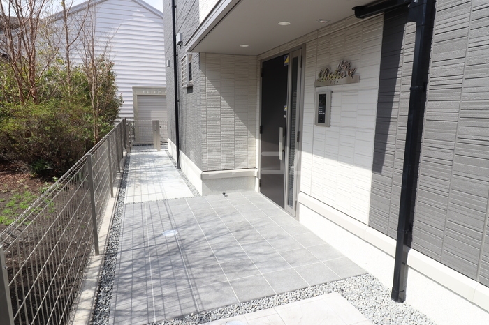 23/25 エントランス