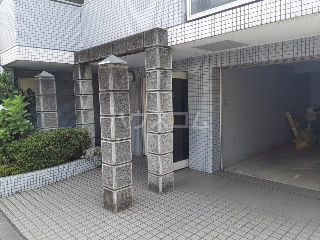 28/30 エントランス