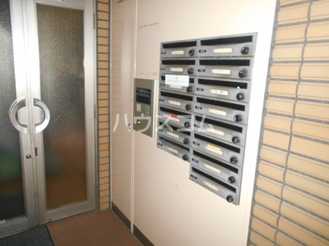 23/30 エントランス