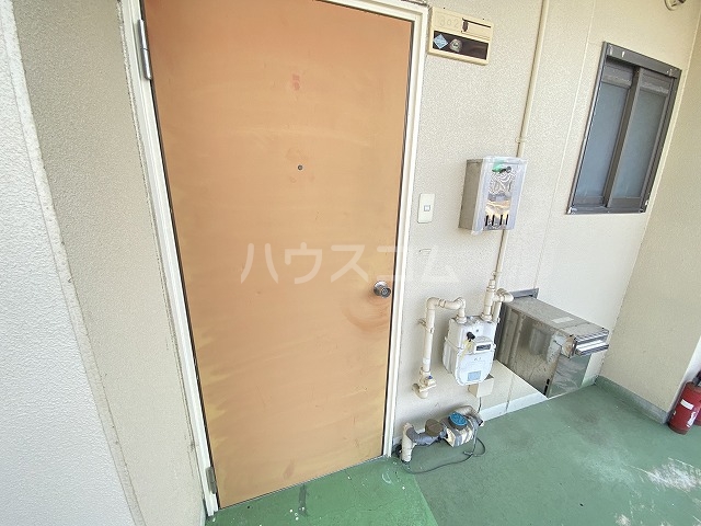 23/28 エントランス