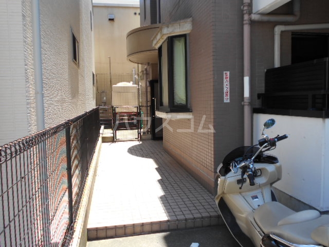 20/26 エントランス