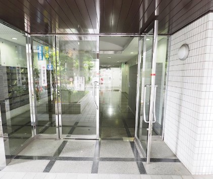 26/28 エントランス