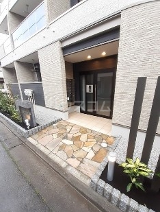 2/4 エントランス