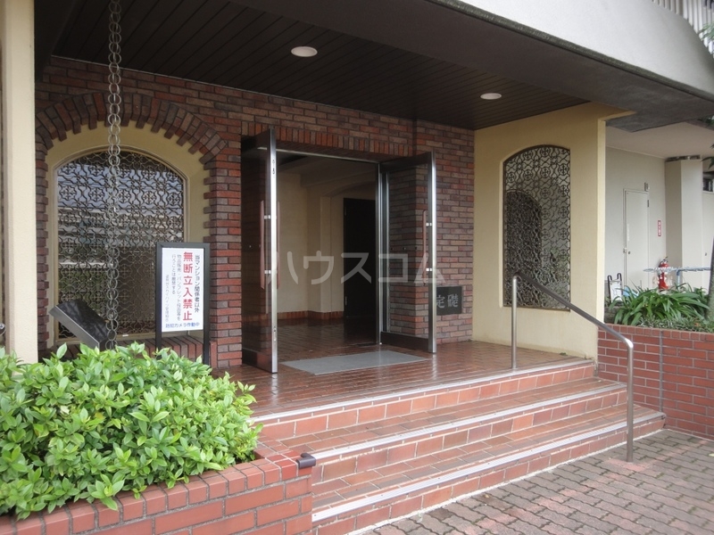 25/29 エントランス