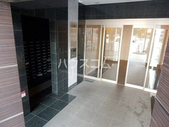 21/30 エントランス