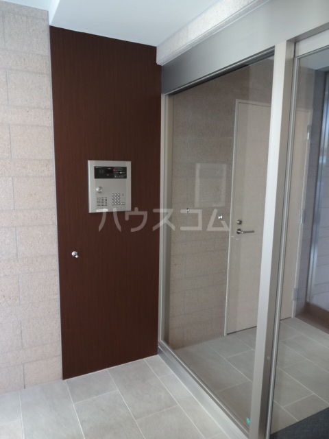 21/30 エントランス