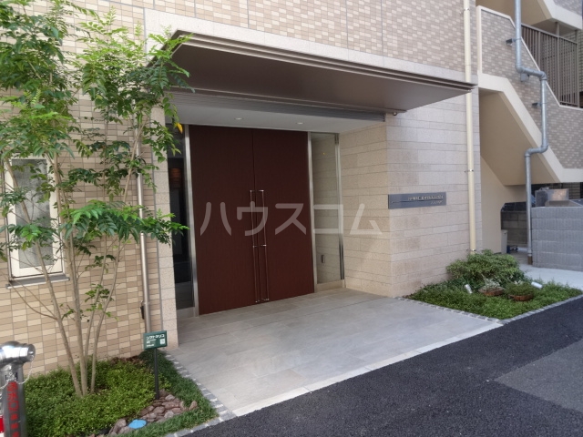 21/30 エントランス