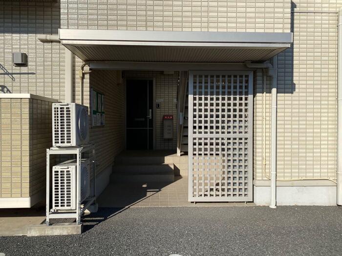 25/30 エントランス