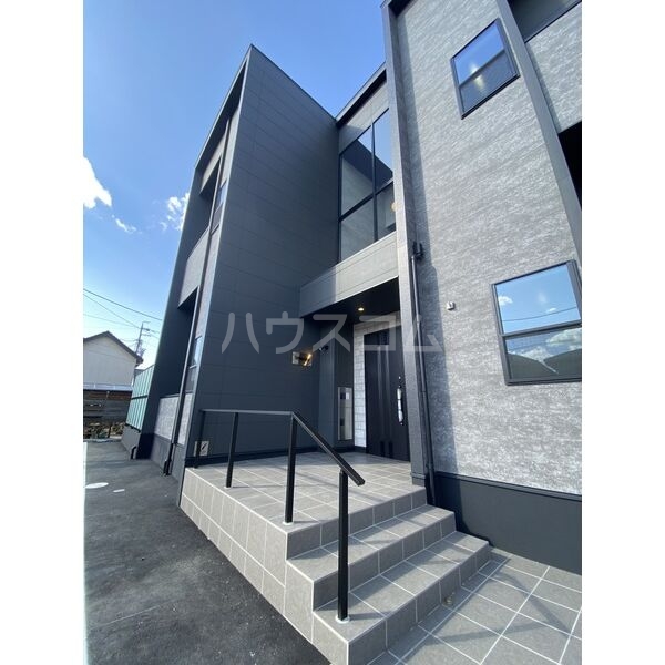 23/30 エントランス