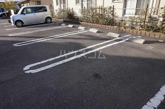 16/20 駐車場