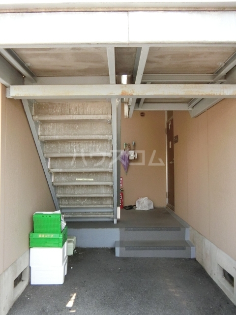 28/30 エントランス