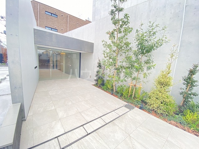 28/30 エントランス