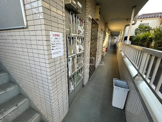 25/30 エントランス