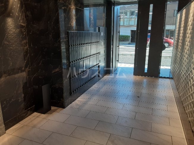 21/30 エントランス