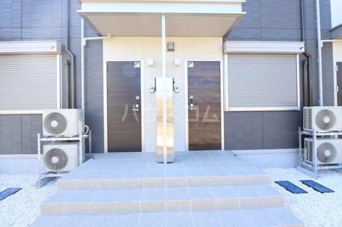 19/27 エントランス