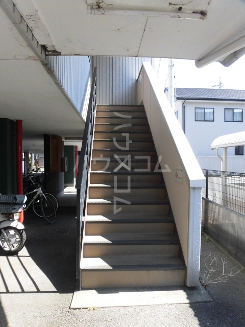 24/29 エントランス