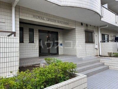 16/19 エントランス