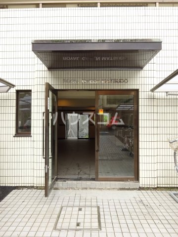 24/28 エントランス