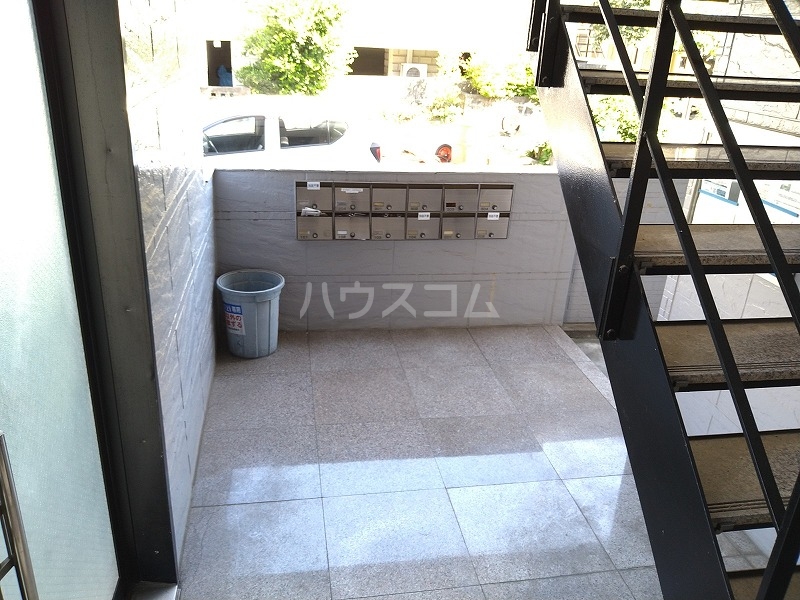 13/22 エントランス