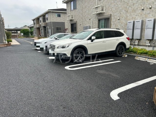27/30 駐車場