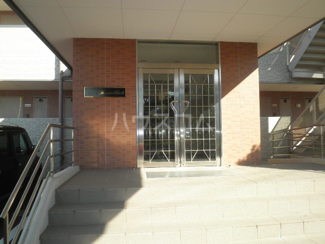 23/27 エントランス