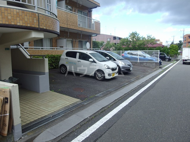 27/30 駐車場