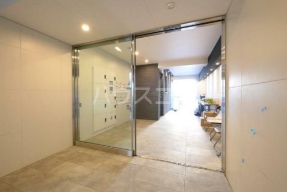 21/30 エントランス