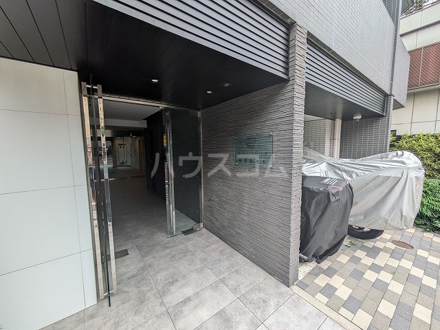 21/30 エントランス