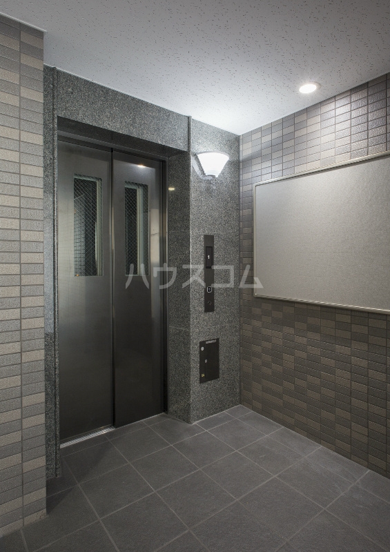 17/27 エントランス