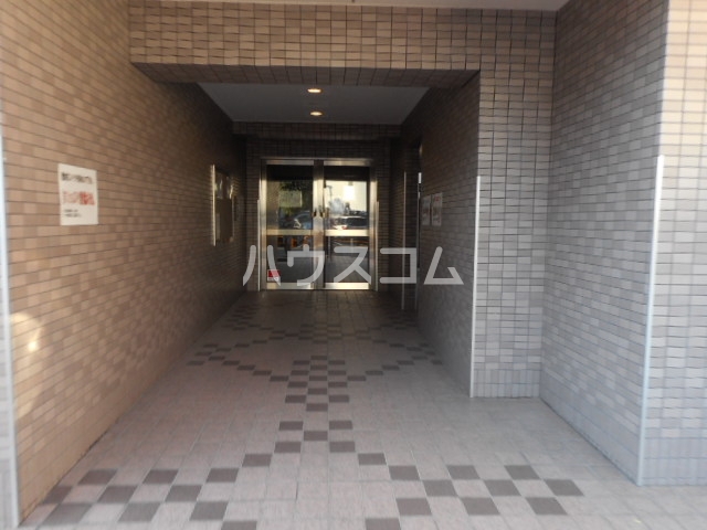 19/27 エントランス