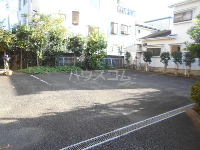 2/5 駐車場
