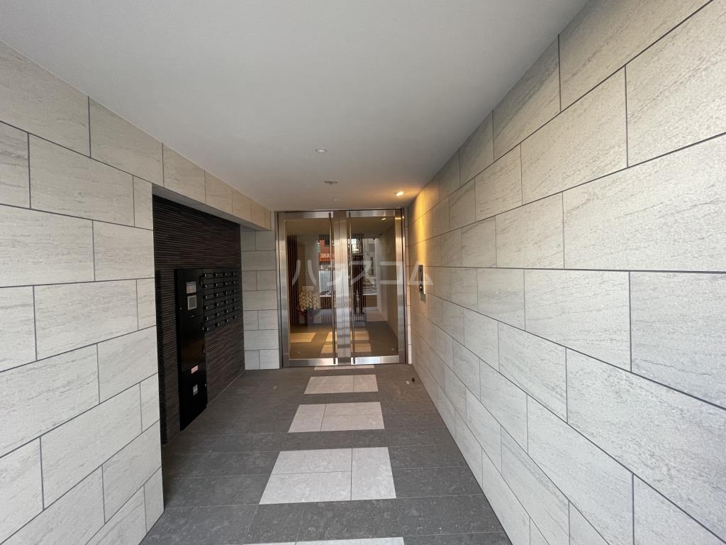 23/30 エントランス