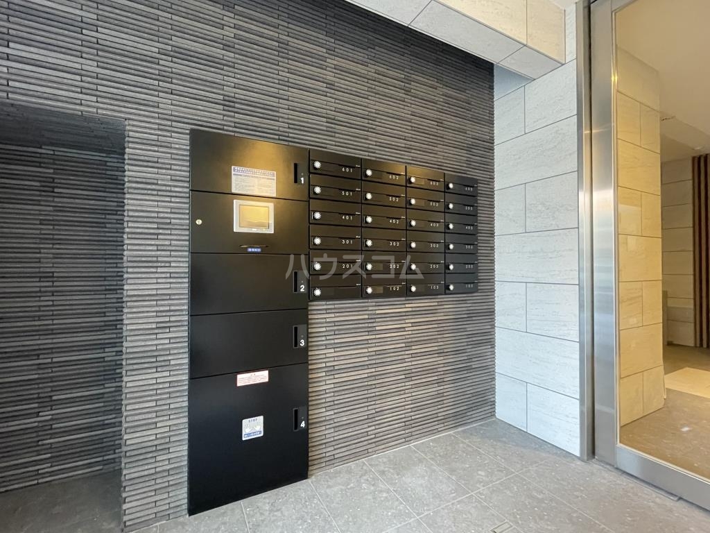 24/30 エントランス