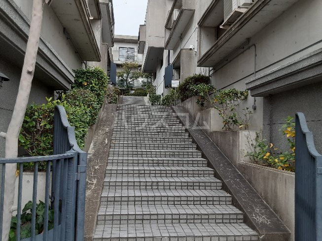 27/30 エントランス